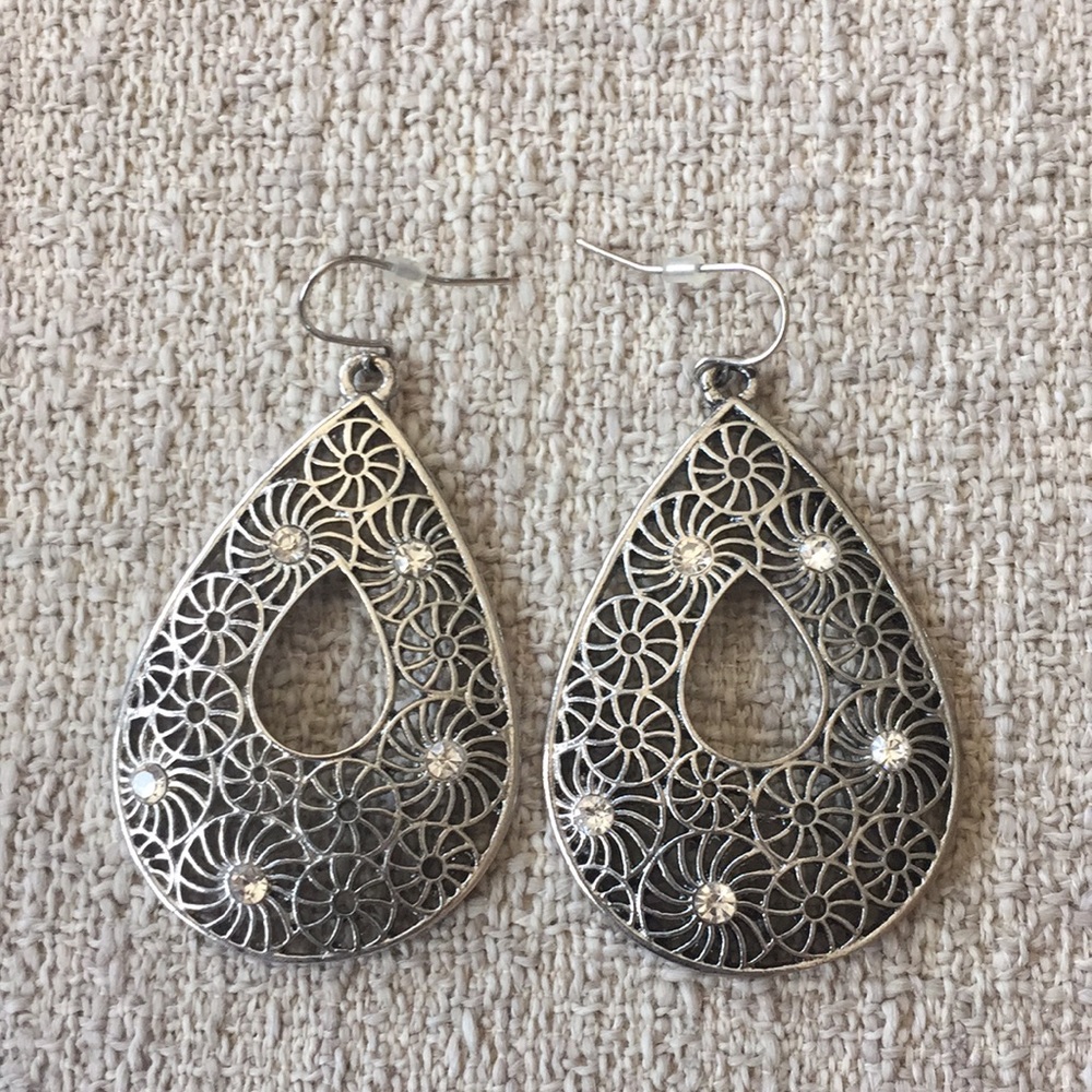 Earings - Picture 2 of 2